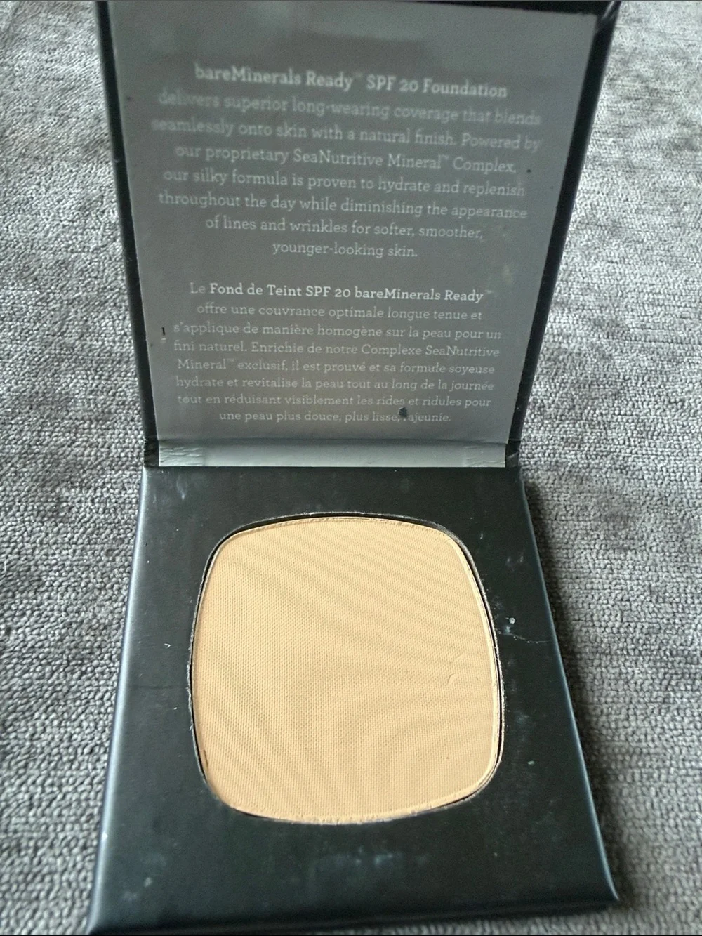 bareMinerals Compact Face Powder –Foundation  Light Beige Tone-SPF-20
